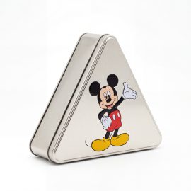 Mastering FAMA-Compliant Packaging: Precision Printing Disney’s Mickey Mouse on Custom Triangular Tin Boxes for Global Export